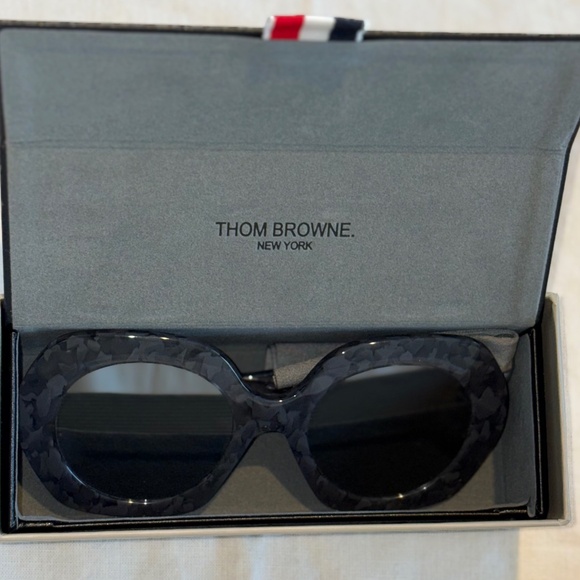 THOM BROWNE | Round Gray Tortoise Acetate Silver Mirror Lens Sunglasses | 54 mm - Picture 6 of 14
